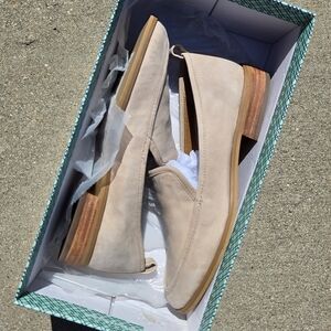 Susina Kellen Almond Toe Taupe Leather Loafers (NWT | size 4)